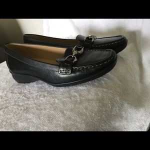 Geox Respira Women’s Black leather slip on size 39